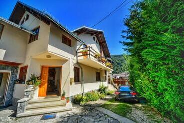 پانسیون Amandra Chalet
