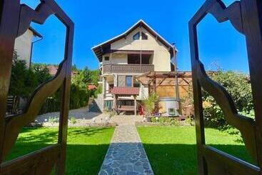 پانسیون Amandra Chalet