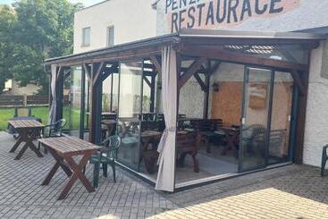 پانسیون Penzion A Restaurace U Strnada