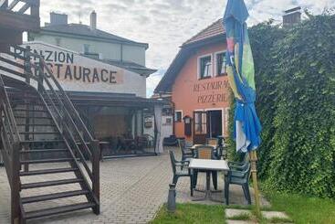 پانسیون Penzion A Restaurace U Strnada