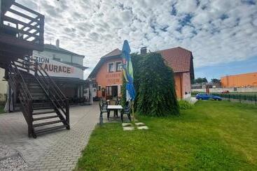 پانسیون Penzion A Restaurace U Strnada