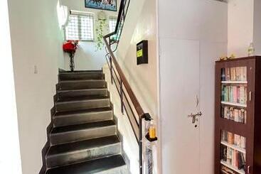 پانسیون Skyview Villa