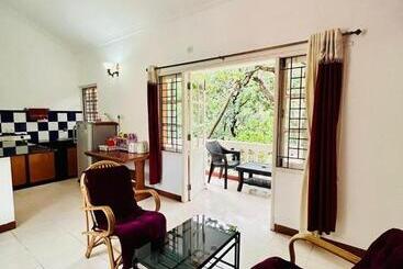 پانسیون Skyview Villa