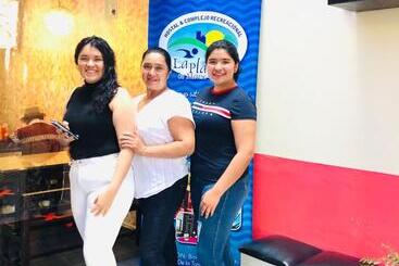 پانسیون Hostal Y Complejo Recreacional La Playita De Monse