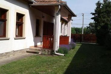 پانسیون Nosztalgia Vendégház