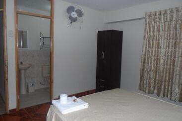 هاستل Antares Inn
