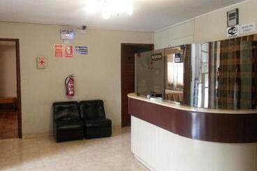هاستل Antares Inn