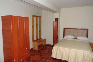 هاستل Antares Inn