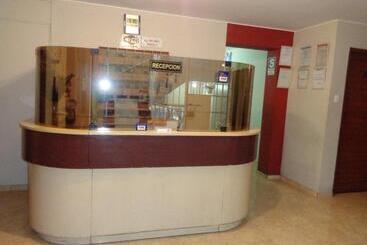 هاستل Antares Inn