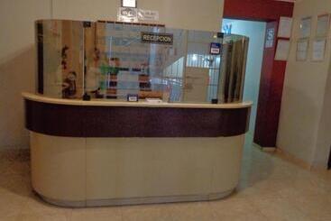 هاستل Antares Inn