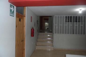 هاستل Antares Inn