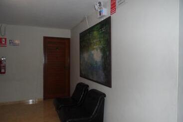 هاستل Antares Inn