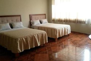 هاستل Antares Inn