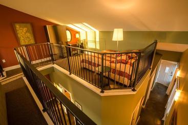 پانسیون Crooked Tree Guest Suites