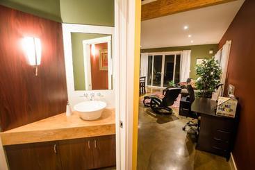 پانسیون Crooked Tree Guest Suites