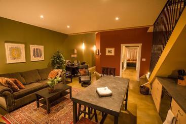 پانسیون Crooked Tree Guest Suites