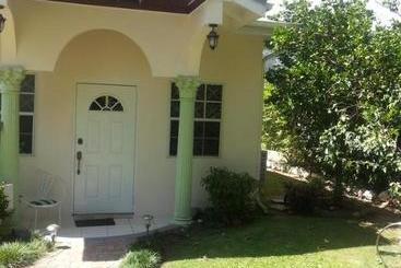 پانسیون Kingston Studio Apartment