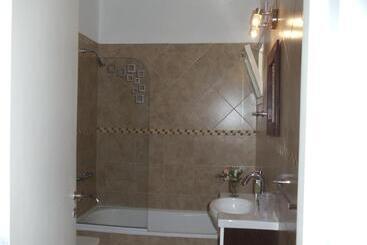 هاستل Dandy Suites