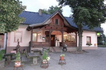ユースホステル Gasthaus Zur Waldschenke