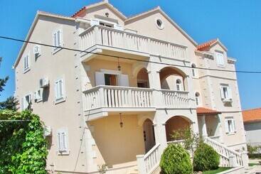 Apartments Mara - Milna-Island Brac