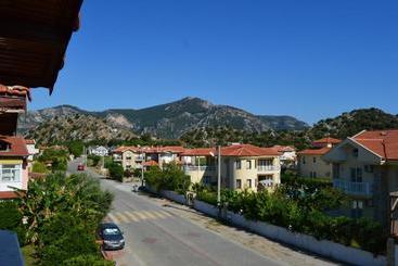 Erasmus Apart