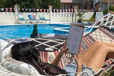 Erasmus Apart