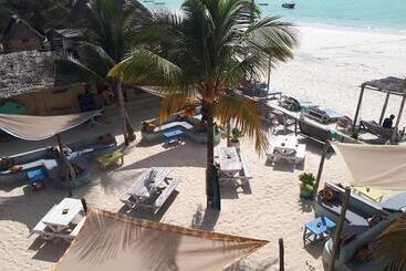 هتل Paje Beach Apartments &