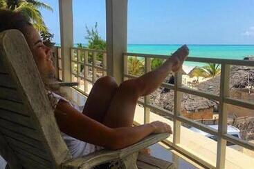 هتل Paje Beach Apartments &