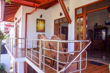 پانسیون Channa Villa & Tours