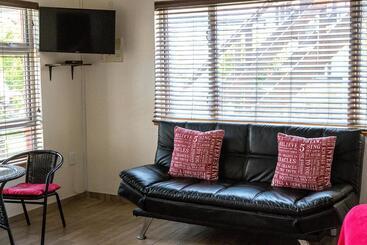 پانسیون Stay Cleverly Self Catering Apartments