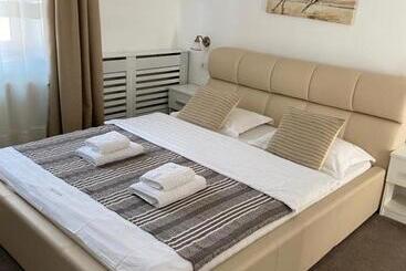 پانسیون Guest House Piatra Craiului