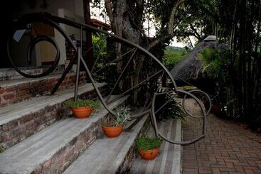 پانسیون Lost Trail Bed And Breakfast