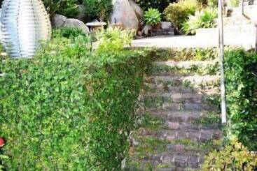 پانسیون Lost Trail Bed And Breakfast