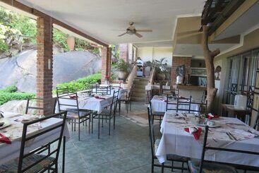 پانسیون Lost Trail Bed And Breakfast