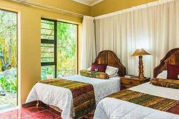 پانسیون Lost Trail Bed And Breakfast