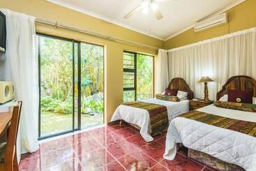 پانسیون Lost Trail Bed And Breakfast
