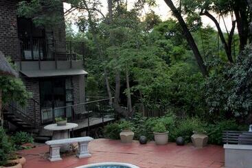 پانسیون Lost Trail Bed And Breakfast