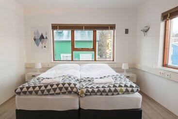 پانسیون Puffin Palace Guesthouse
