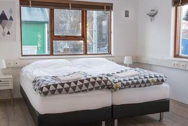 پانسیون Puffin Palace Guesthouse