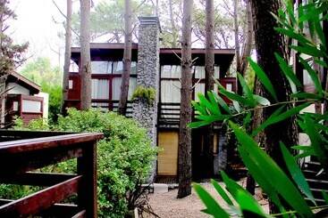 Altos Medanos Cabañas & Club De Bosque