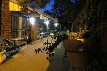 פנסיון Coral Tree Guest Rooms