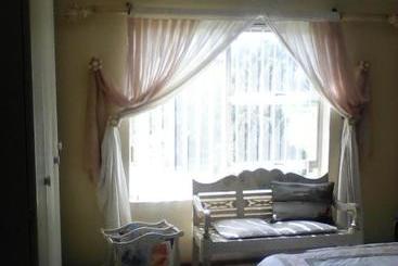 پانسیون Elephant Lodge Guesthouse