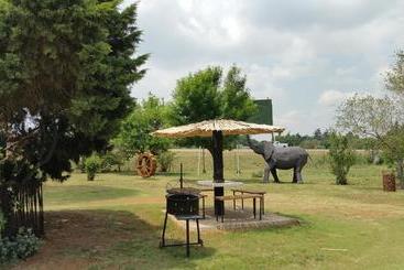 پانسیون Elephant Lodge Guesthouse