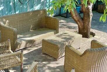پانسیون Guest House Savane