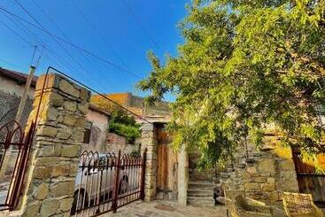پانسیون Guest House Savane