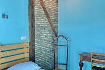 پانسیون Guest House Savane