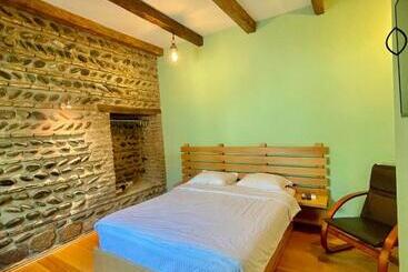 پانسیون Guest House Savane
