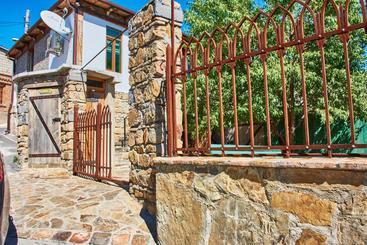 پانسیون Guest House Savane