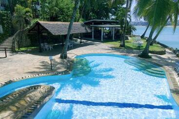 Tamarind Village Hotel Apartments