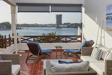 Tamarind Village Hotel Apartments